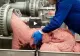 VIDEO Cum sunt făcuți burgerii de la fast food – Imaginile care te-ar putea face să nu mai mănânci