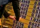 Leul pierde teren în lupta cu moneda unică europeană și cu dolarul american