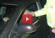 VIDEO – Cel mai prost polițist din lume – I-a pus fiolă unui pasager în locul șoferului
