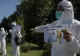 PROTEST: Medicii își strigă nemulțumirile în fața Guvernului! Cadrele medicale cer angajări URGENTE în spitale