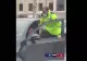 Imagini incredibile în centrul Clujului! Un polițist local a sărit în mașina unui șofer care încerca să scape de amendă - VIDEO