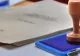 VIDEO/ S-a întâmplat în județul Brăila: Un alegător a primit un buletin de vot gata ștampilat