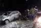 FOTO: Patru oameni la spital, după ce maşina în care se aflau s-a izbit de un pom
