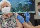O femeie de 90 de ani, prima persoană din Elveția vaccinată împotriva Covid-19