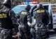 Descindere în forță a mascaților în București, la o rețea de proxeneți. Zeci de suspecți ridicați, 15 reținuți