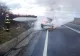 FOTO/ Maşină cuprinsă de flăcări pe E81. Şoferul a reuşit să se salveze