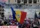 Drapelul românesc a fost fluturat în timpul manifestațiilor violente din SUA - Tricolorul găurit în centru, simbol al Revoluţiei din 1989