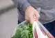 Lidl introduce taxa pe pungă la raioanele de fructe și legume. Cât veți plăti în plus la cumpărături