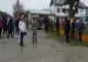 VIDEO Zeci de părinți în stradă, nemulțumiți de schimbarea directorului la o școală din Olt