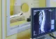 Copilul trântit la pământ de un bărbat este în stare gravă, are fractură de lob occipital
