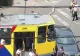 Un tramvai a deraiat și a intrat într-un autoturism  - O persoană din tramvai este asistată medical la locul intervenției