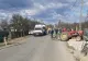 Accident grav, în Vâlcea: 3 victime, după impactul violent cu un tractor. Utilajul a ricoșat pe trotuar