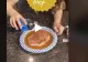 VIDEO - Ce se întâmplă dacă pui cola peste carnea crudă de porc - Nu o să mai mănânci niciodată friptură după ce vezi asta