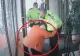 VIDEO - Imagini cu altercația după care a fost reținut tatăl Cătălinei Ponor - Bărbatul s-a bătut cu polițiștii