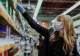 SCANDAL după decizia de închidere a magazinelor - Patronii, revoltați de restricțiile aplicate de duminică