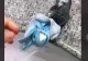VIDEO - Ce se întâmplă dacă pui masca de protecție sub un jet de apă. Experimentul pe care tot mai mulți oameni îl fac acasă