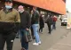 VIDEO AGLOMERAȚIE și COZI de nedescris în magazine și piețe, ca urmare a programului redus din weekend. Cum rămâne cu măsurile de protecție