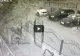 VIDEO - Doi hoți au furat o mașină dintr-o parcare - Jaful, surprins de camerele de supraveghere