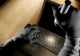 Fraude informatice comise de un tânăr cu 8 clase: cum a înşelat mai mulţi români după ce a clonat paginile unei bănci 