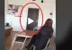 VIDEO – Elevii așteptau liniștiți profesoara când deodată A BUBUIT ușa – Ce s-a întâmplat