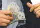 Inspector din cadrul Inspectoratului Teritorial de Muncă Buzău, reţinut pentru luare de mită