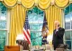 Viral printre suporterii QAnon. Misterul UMBREI lui Trump în biroul lui Biden