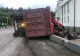 Un autotren plin cu fier vechi s-a răsturnat peste un gard - Nicio persoană nu a fost rănită FOTO