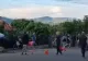 VIDEO | Bătaie cu bâte și scaune în plină stradă. Protagoniștii, elevi ai Școlii de Administrație Penitenciară 