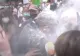 VIDEO | Politician francez, atacat cu făină în timpul unui marș