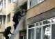 Un bărbat și-a sechestrat soția și soacra, într-un apartament, la Craiova. Polițiștii au intrat pe geam - VIDEO