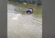 VIDEO - Femeie salvată după ce a sărit cu mașina în apă, încercând să se sinucidă