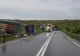 Un camion plin cu stupi s-a răsturnat pe DN 13, în județul Brașov. Se circulă cu dificultate