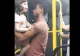 VIDEO | Minora care se zbătea în brațele unui bărbat într-un autobuz este bine, nu a fost victima vreunei infracțiuni