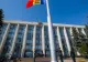 Un recidivist a spart geamul de la ușa Guvernului din Moldova pentru a intra din nou la închisoare - Bărbatul nu are niciun rost în viață după 29 de ani de pușcărie