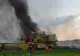 Combină în flăcări pe un câmp din Satu Mare - Au ars compartimentul motor, cabina și anvelopele FOTO