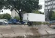 Un TIR, la un pas să cadă în Dâmbovița, după ce șoferul a adormit la volan. PERICOL: Scurgeri de carburant pe șosea
