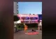 Imagini INEDITE! Un bătrânel energic face spectacol în stradă VIDEO