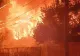 Trei case în FLĂCĂRI, în municipiul Buzău. O persoană, BLOCATĂ în incendiu