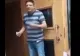 VIDEO | Un bărbat amenință cu detonarea unei grenade în sediul guvernului din Ucraina