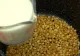 VIDEO – Ce se întâmplă dacă amesteci popcorn cu lapte – Rezultatul e complet surprinzător