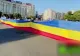 Protest inedit în fața Guvernului. A fost întins un steag lung de zeci de metri: Protestatarii cer DEMISIA lui Florin Cîțu