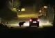 VIDEO | Scene surprinzătoare pe o stradă din Bușteni. Mașină aflată în mișcare, ATACATĂ de o ursoaică și trei pui