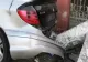 VIDEO | Accident cumplit, în Dolj: Doi bărbaţi care stăteau pe o bancă, spulberați de un șofer fugar