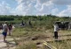 FOTO Accident înfiorător pe calea ferată Galați-Bârlad. Un tren a spulberat un excavator, șoferul a murit