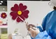 Vaccinarea și testarea ar putea fi OBLIGATORII. Cine riscă să fie DAT AFARĂ dacă nu se vaccinează