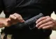 Român filmat în timp ce trage cu PISTOLUL de Revelion: „Numai săracii aruncă cu petarde” - VIDEO