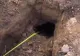 Au găsit o gaură în curtea casei. Se auzeau sunete de acolo. Au ÎNGHEŢAT când au văzut cine a ieşit