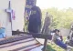 VIDEO Caz halucinant în județul Vaslui, un preot a întârziat 5 ore la o înmormântare COVID, "reținut" de o nuntă și un botez 