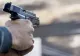 Contrabandist, oprit de poliție cu focuri de armă. Ca să scape de dovezi și-a dat foc la mașină