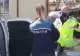 Tânăr reţinut după ce şi-a bătut fosta soţie şi i-a tăiat cauciucurile autoturismului